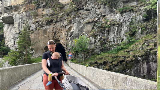 Da Trasquera al ponte del Diavolo Apassodimamma con bimbo in passeggino